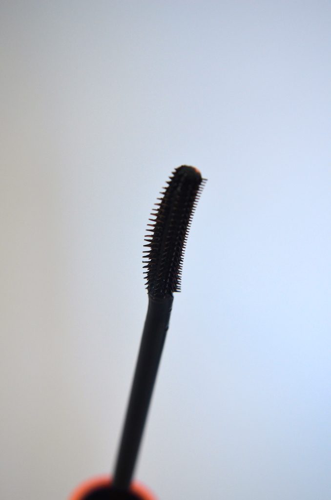 close-up-of-roller-lash-mascara-wand