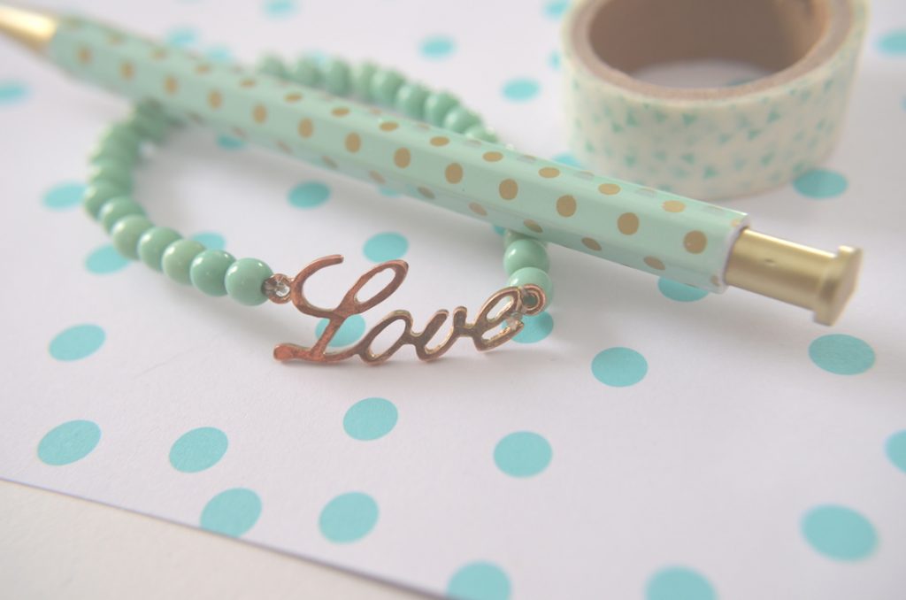 love-bracelet-pen-with-polka-dots-washi-tape