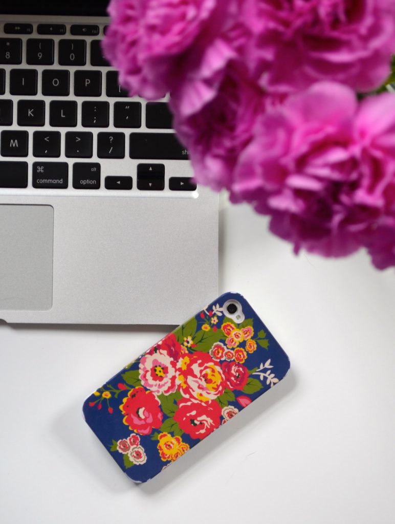 iphoneandlaptopwithpinkflowers